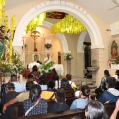 Con ceremonia religiosa y procesión hasta el simbólico Arco de Cabo San Lucas, rinden homenaje a San Lucas Evangelista