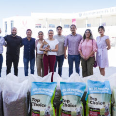 Grupo de jóvenes paceños entrega 300 kilos de croquetas al CEMAC de La Paz