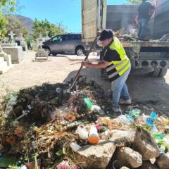 Cerca de 50 mil personas visitaron los panteones municipales por el Día de Muertos