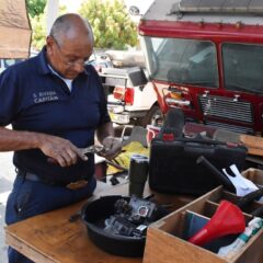 Brindan servicio y mantenimiento a las unidades de Bomberos en La Paz