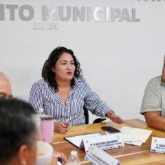 Se reúne XI regidora Valerie Donají Olmos con gremio de transporte en Los Cabos